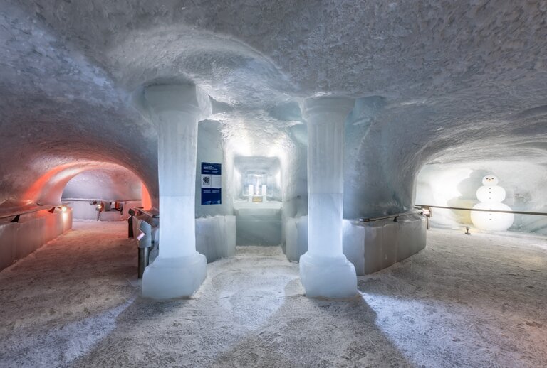 Erforsche den Gletscher - Dachstein Eispalast | © Harald Steiner