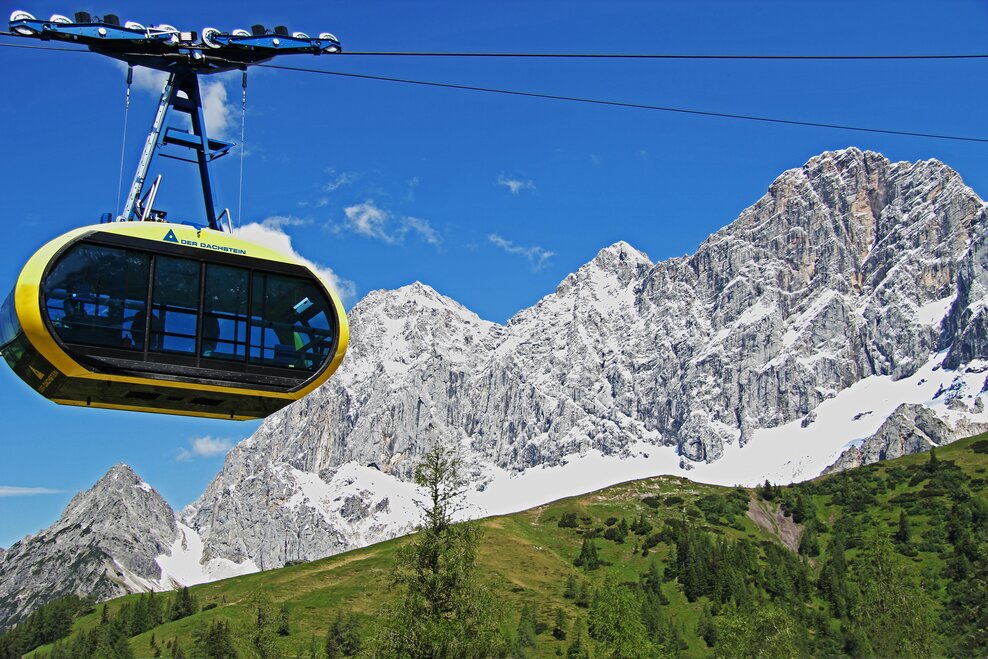 1,000 metres in altitude in 10 minutes - the all-round glazed Dachstein panorama gondola | © Christoph Buchegger