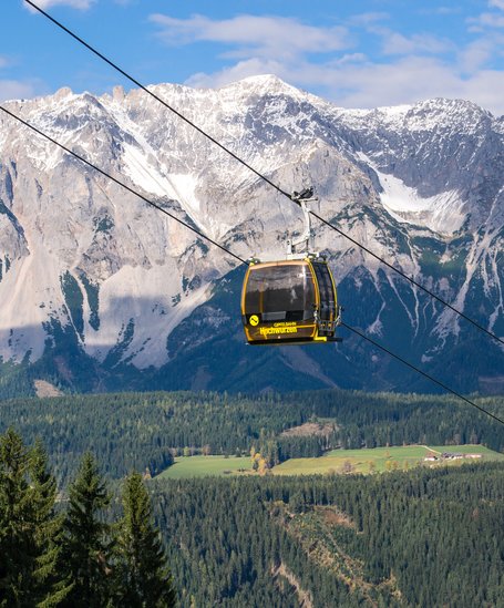  The Hochwurzen offers a breathtaking view of the Dachstein massif. | © Alexander Klünsner