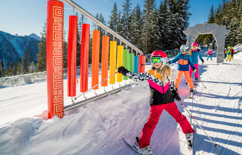 Lausche zu den Klängen des Xylophons im Hopsi Winterkinderland | © Chrisitne Höflehner