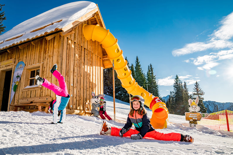 Viel Spaß bei der Kasalm im Hopsi Winterkinderland | © Christine Höflehner