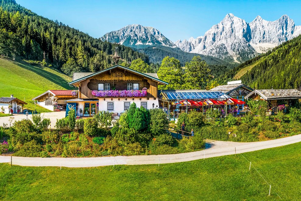 Außensansicht des Mandlbergguts | © Air Media
