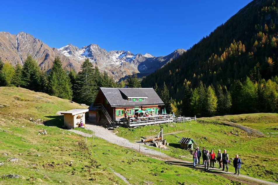 Hut at the Duisitzkarsee Lake | © Duisitzkarseehütte